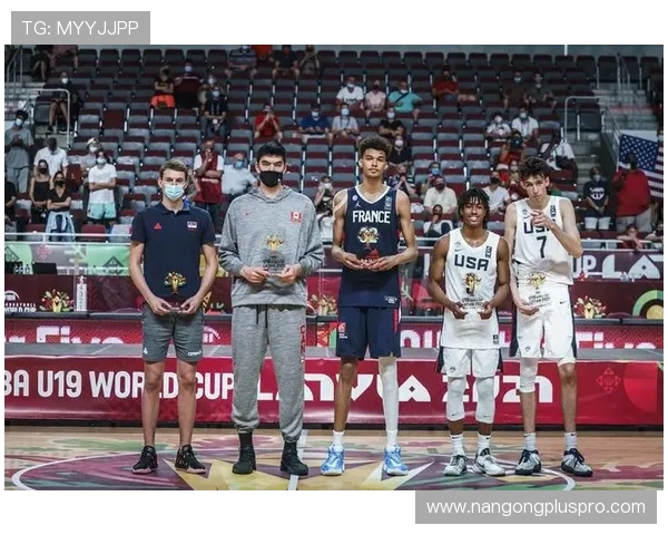 文班亚马与霍姆格伦新秀两季防守博弈 NBA球探眼中的护筐统治力分野